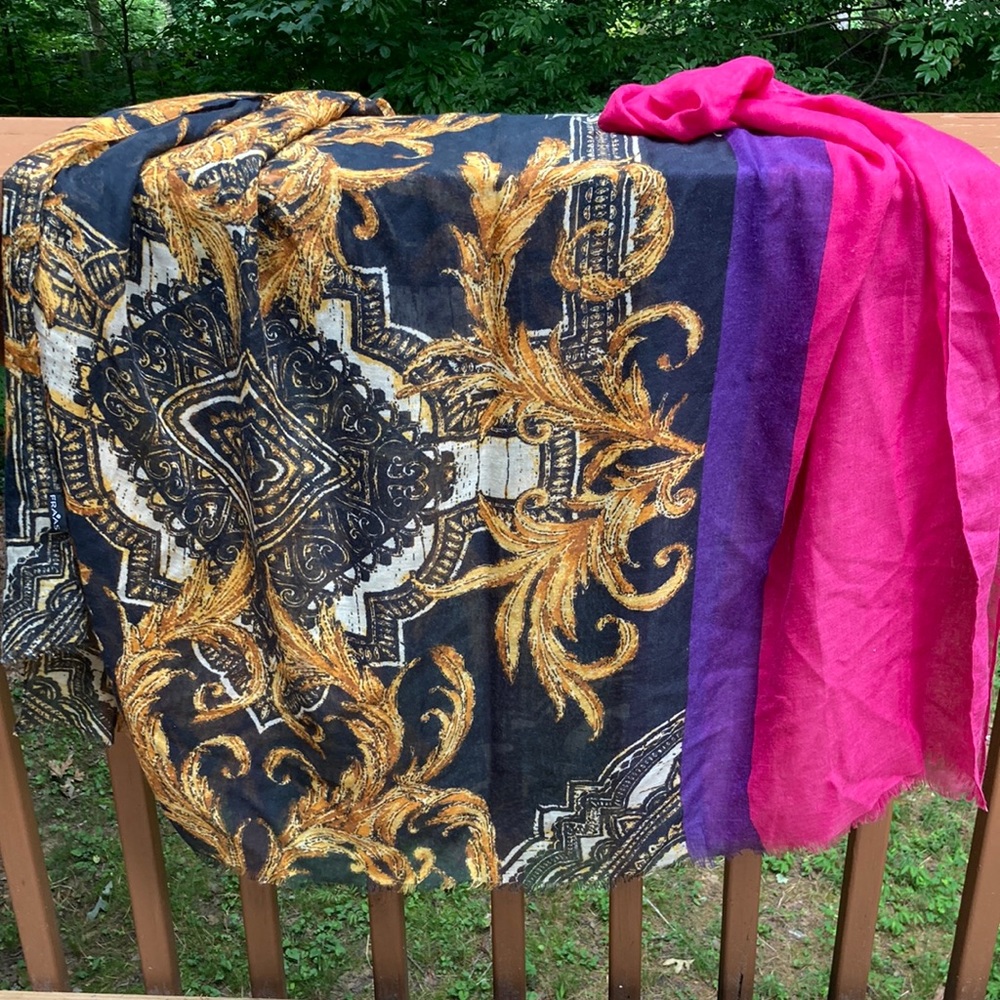 Fraas black and gold scarf wrap
